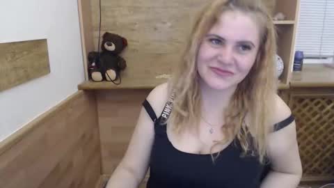 janaloveli online show from April 14, 2026, 7:53 pm