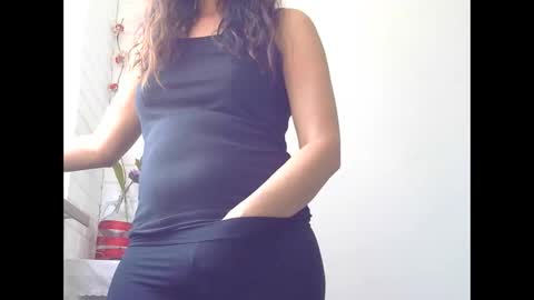 Snapshot of janehotmilf chatting on June 5, 2026, 12:22 pm janehotmilf online show from June 5, 2026, 12:22 pm