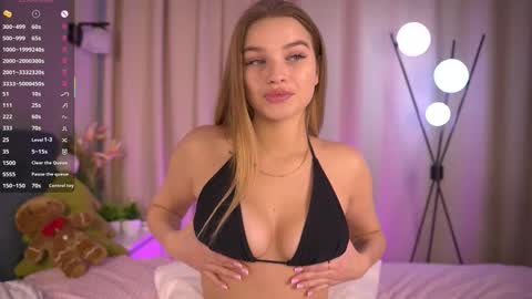 Day Alice Night Stella online show from February 21, 2026, 5:30 am