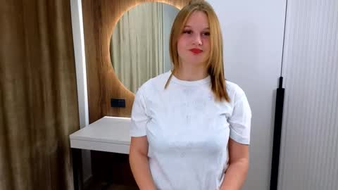 Call me Eva online show from October 28, 2025, 4:42 pm