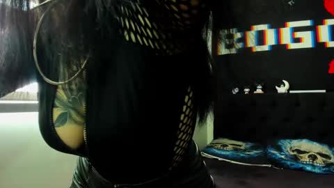 Snapshot of janna_ink chatting on February 26, 2025, 8:22 pm      online show from February 26, 2025, 8:22 pm