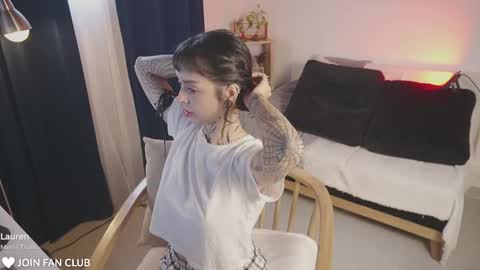 Snapshot of janne_maybe chatting on November 28, 2025, 2:09 pm jmaybe e online show from November 28, 2025, 2:09 pm