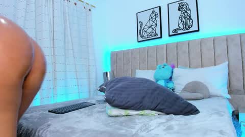 Snapshot of janne_moore chatting on February 18, 2025, 1:00 pm Jane online show from February 18, 2025, 1:00 pm