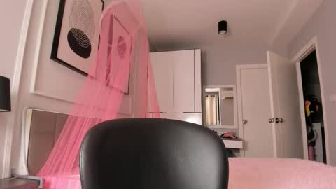 Amelle online show from February 26, 2026, 11:04 pm