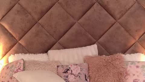 jaquelinemerlot online show from December 4, 2025, 8:01 am