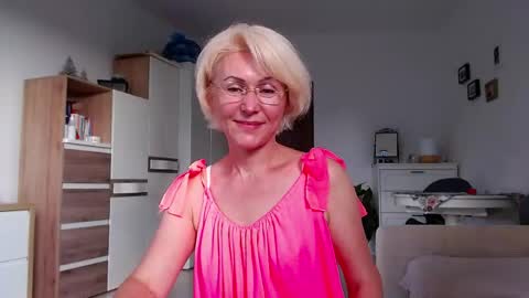 Snapshot of jasmin18v chatting on June 4, 2026, 1:28 pm Jasmin room for people 40 online show from June 4, 2026, 1:28 pm