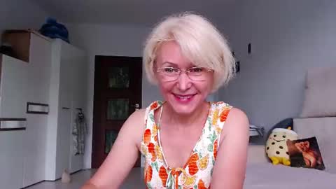 Snapshot of jasmin18v chatting on June 11, 2026, 5:49 am Jasmin room for people 40 online show from June 11, 2026, 5:49 am