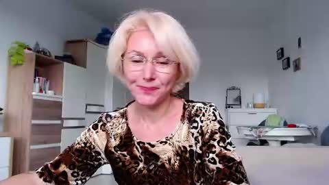 Snapshot of jasmin18v chatting on June 14, 2026, 1:13 pm Jasmin room for people 40 online show from June 14, 2026, 1:13 pm