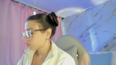 Snapshot of jasmine_hyper_1 chatting on January 17, 2025, 7:38 pm Jas online show from January 17, 2025, 7:38 pm