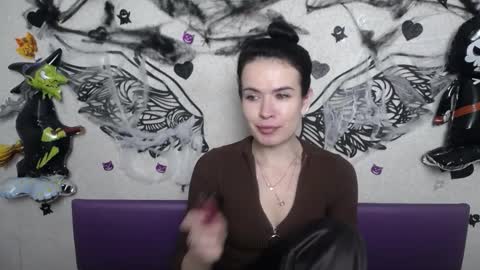 JasmineKouch online show from November 12, 2025, 6:41 pm