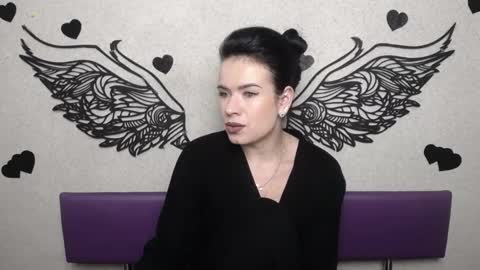 JasmineKouch online show from November 17, 2025, 7:14 am