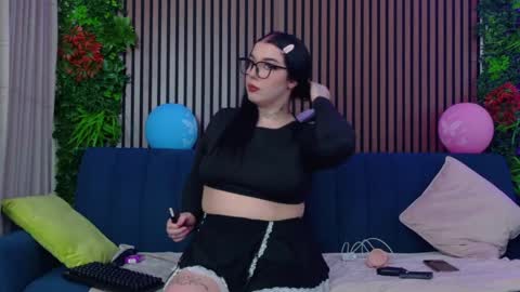 Snapshot of jasminsunrise chatting on April 14, 2026, 6:03 pm JasminSunset online show from April 14, 2026, 6:03 pm