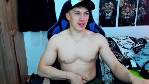 Snapshot of javiersexymann chatting on December 6, 2024, 8:29 pm Javier online show from December 6, 2024, 8:29 pm