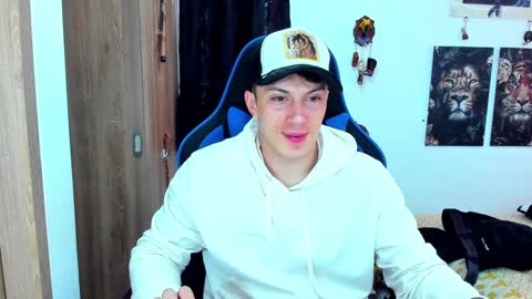 Snapshot of javiersexymann chatting on December 16, 2024, 5:33 pm Javier online show from December 16, 2024, 5:33 pm