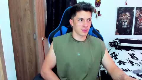 Snapshot of javiersexymann chatting on February 11, 2025, 6:33 pm Javier online show from February 11, 2025, 6:33 pm