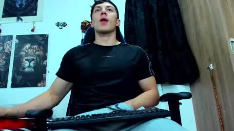 Snapshot of javiersexymann chatting on March 2, 2025, 3:24 am Javier online show from March 2, 2025, 3:24 am