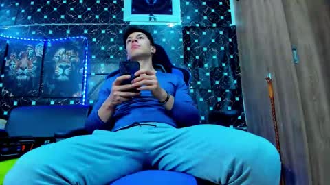 Snapshot of javiersexymann chatting on September 17, 2025, 12:01 am Javier online show from September 17, 2025, 12:01 am