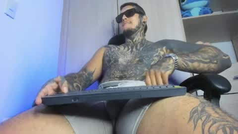Snapshot of jaxxon22cm chatting on April 27, 2026, 8:40 pm Michael independient model online show from April 27, 2026, 8:40 pm