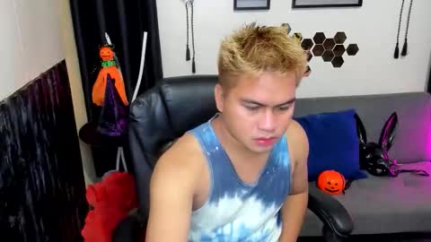 Snapshot of jay_hotcummer chatting on October 9, 2025, 11:08 am JL online show from October 9, 2025, 11:08 am