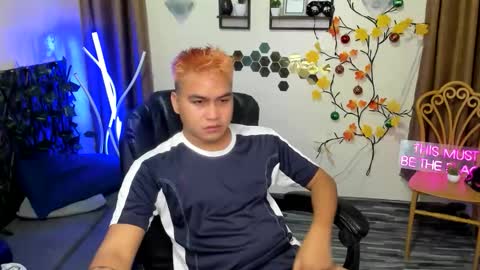 Snapshot of jay_hotcummer chatting on December 18, 2025, 12:44 pm JL online show from December 18, 2025, 12:44 pm