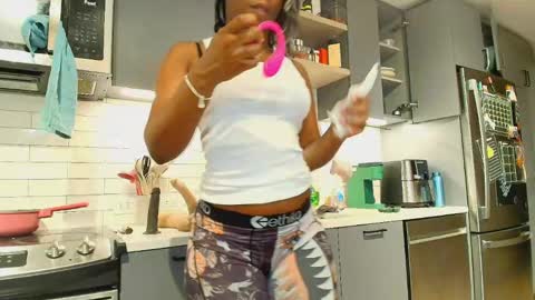 Naomiruty online show from June 7, 2026, 2:27 am