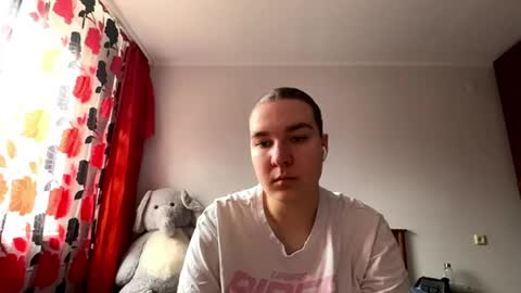 Mia online show from April 12, 2026, 1:16 pm