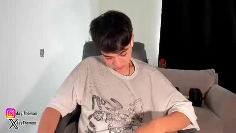 Snapshot of jaythomax chatting on October 18, 2025, 7:25 pm jaythomax online show from October 18, 2025, 7:25 pm