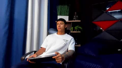 jaze_bradley online show from November 18, 2025, 11:25 am