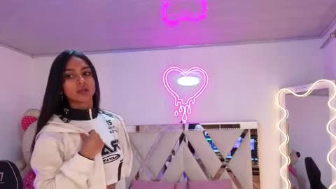 Jazmin  online show from November 14, 2025, 11:42 am