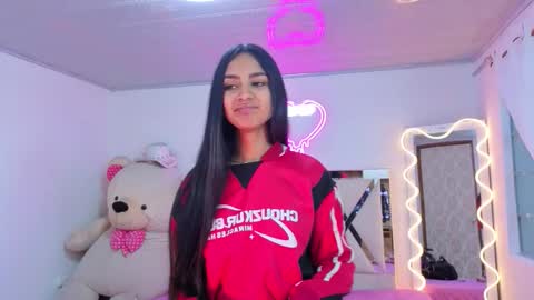 Jazmin  online show from November 30, 2025, 11:58 am