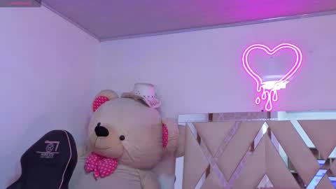 Jazmin  online show from December 3, 2025, 11:41 am