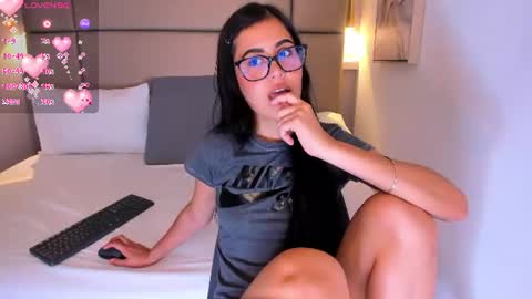 Jazmin online show from June 24, 2026, 9:03 pm