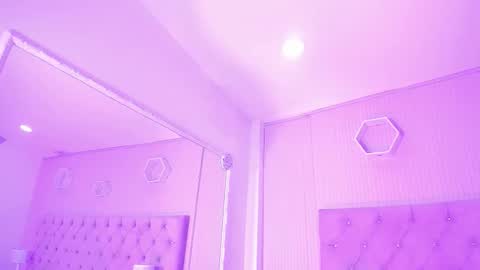 Jazminrusso  online show from February 5, 2026, 6:18 am