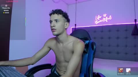 jdwhite18 online show from April 12, 2026, 11:32 pm