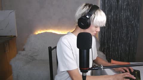 Angel online show from December 22, 2024, 2:06 pm