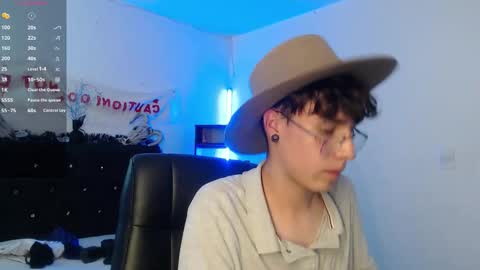 jeam_hot online show from October 31, 2025, 9:49 pm