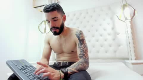 JEAN online show from April 7, 2026, 8:09 pm