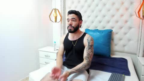 JEAN online show from April 15, 2026, 9:04 pm