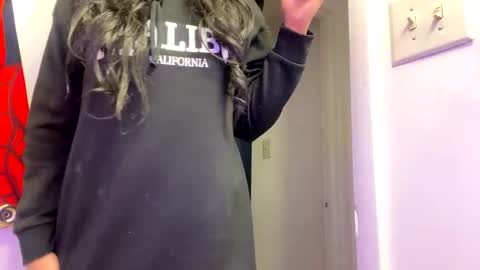 jeddahdolly online show from February 3, 2025, 10:54 pm