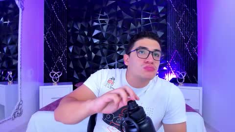 Snapshot of jeffdaltton chatting on December 5, 2025, 8:27 pm Jeff online show from December 5, 2025, 8:27 pm