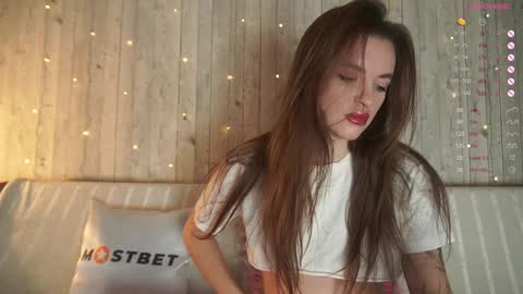 Snapshot of jelli_jennifer chatting on January 8, 2025, 11:21 am follow me on  online show from January 8, 2025, 11:21 am