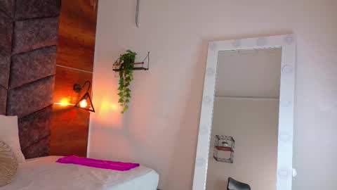 Snapshot of jenacooper__ chatting on November 21, 2025, 2:10 am Jena online show from November 21, 2025, 2:10 am