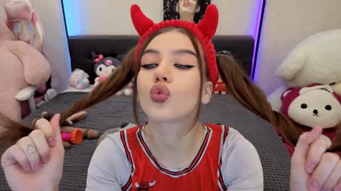 Dolly online show from November 26, 2025, 1:34 pm