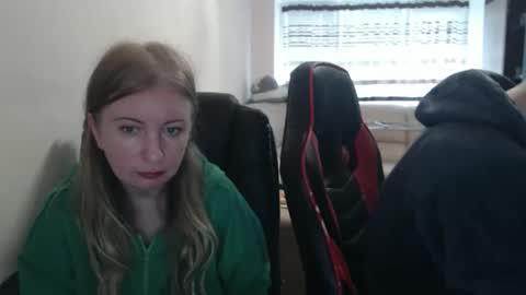 Snapshot of jenisandpeter chatting on October 22, 2025, 6:57 am JenisAndPeter online show from October 22, 2025, 6:57 am