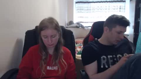 Snapshot of jenisandpeter chatting on October 26, 2025, 7:36 am JenisAndPeter online show from October 26, 2025, 7:36 am