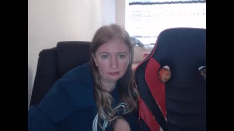 Snapshot of jenisandpeter chatting on October 30, 2025, 7:32 am JenisAndPeter online show from October 30, 2025, 7:32 am