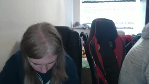 Snapshot of jenisandpeter chatting on October 31, 2025, 7:42 am JenisAndPeter online show from October 31, 2025, 7:42 am