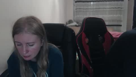 Snapshot of jenisandpeter chatting on October 31, 2025, 7:48 pm JenisAndPeter online show from October 31, 2025, 7:48 pm