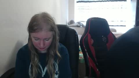 Snapshot of jenisandpeter chatting on November 3, 2025, 8:15 am JenisAndPeter online show from November 3, 2025, 8:15 am