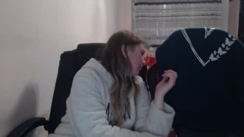 Snapshot of jenisandpeter chatting on November 8, 2025, 7:56 pm JenisAndPeter online show from November 8, 2025, 7:56 pm